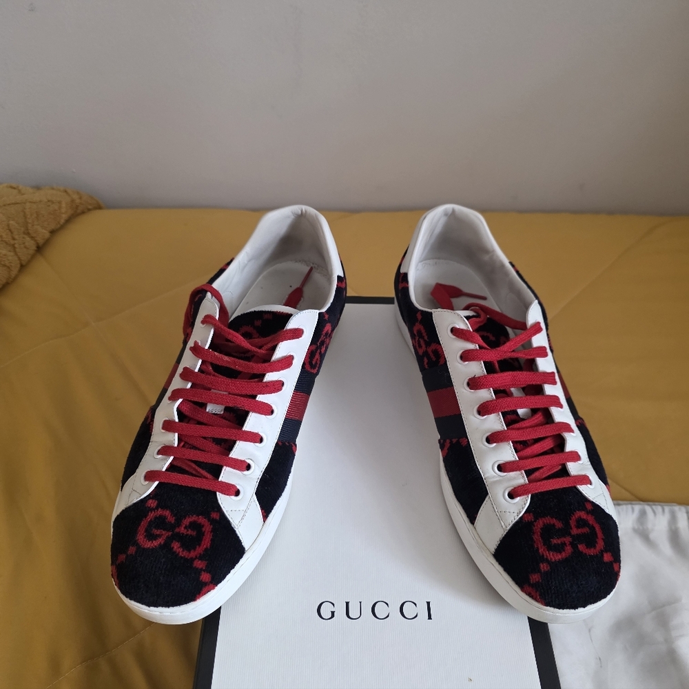 Authentic 100% Gucci Dark Blue and Red Patterned Sneakers